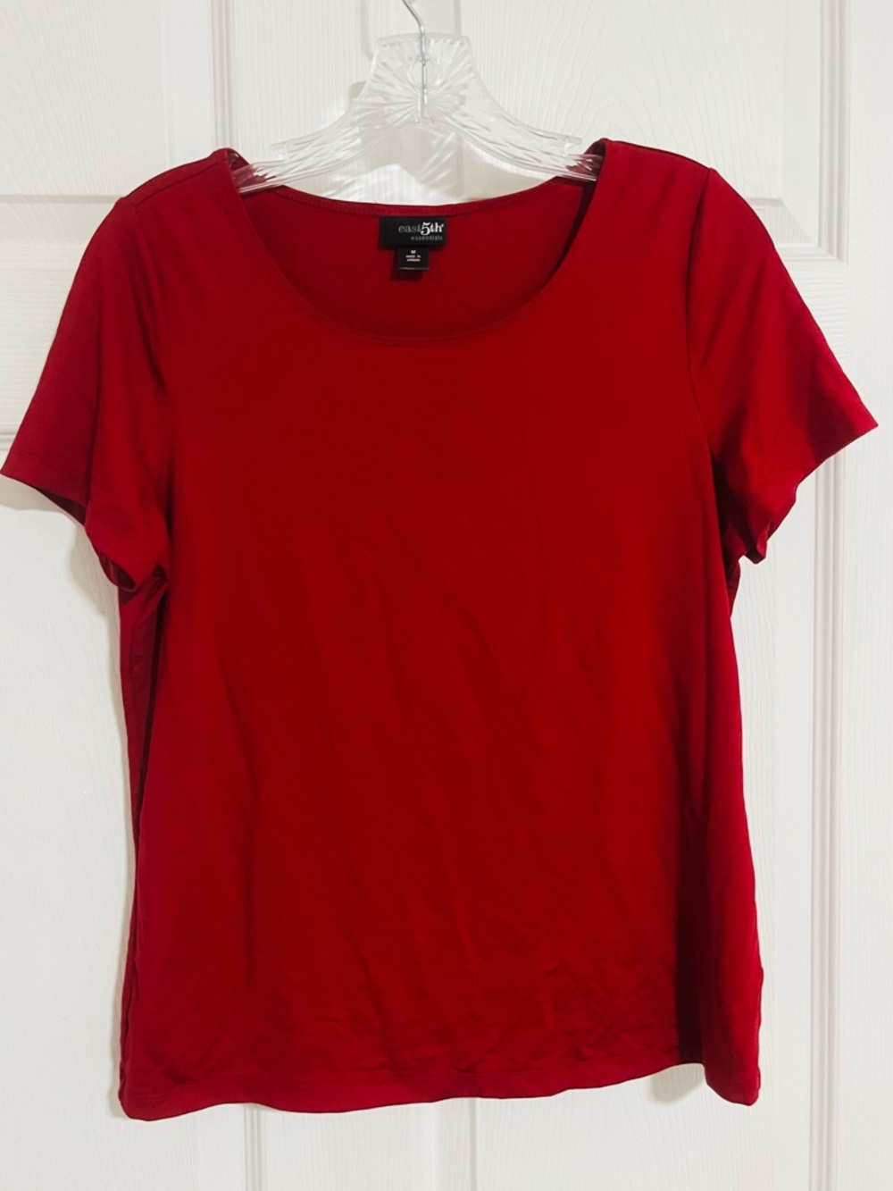 East 5th Essentials Women's M Scoop Neck Short Sleeve
Red Solid Knit T-Shirt